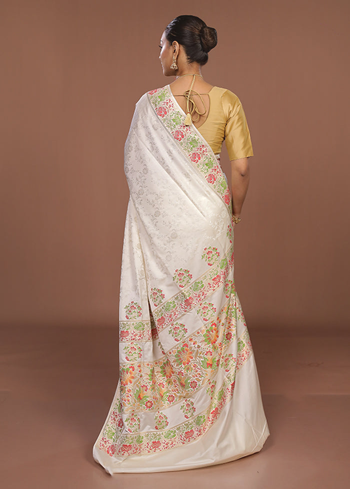 White Handloom Tanchoi Pure Silk Saree With Blouse Piece