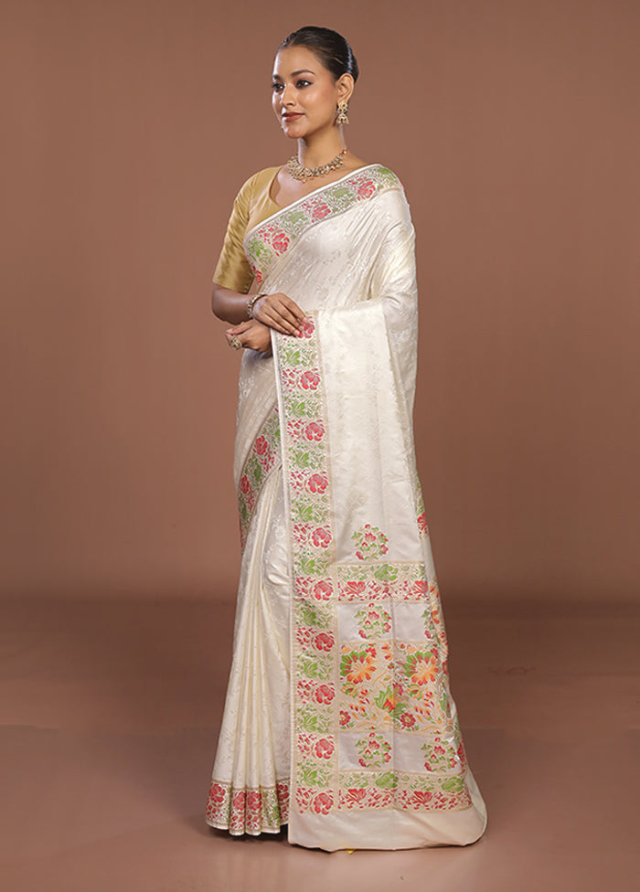White Handloom Tanchoi Pure Silk Saree With Blouse Piece