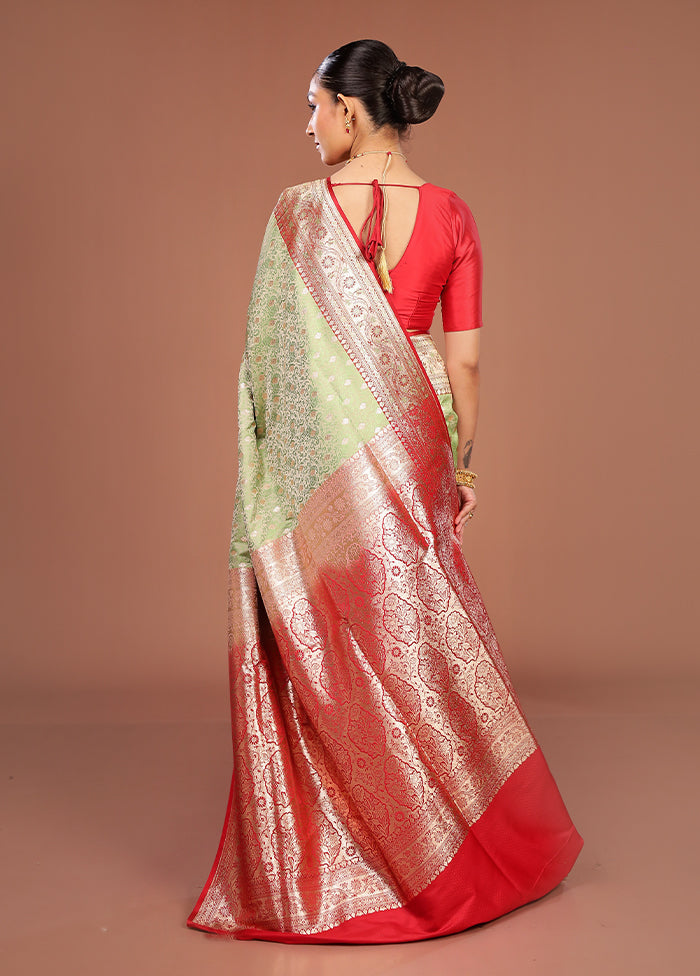 Green Tanchoi Silk Saree With Blouse Piece