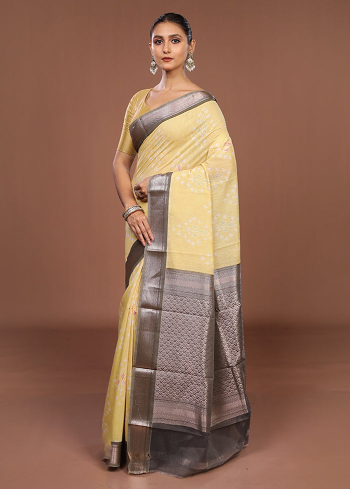 Yellow Pure Cotton Saree With Blouse Piece