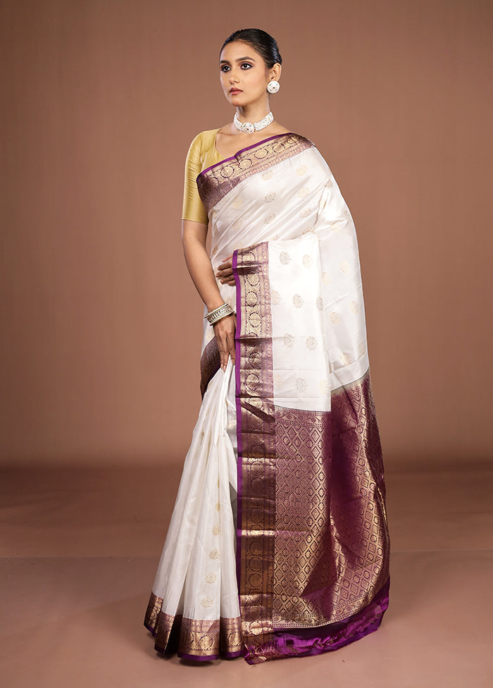 White Handloom Kanchipuram Pure Silk Saree With Blouse Piece