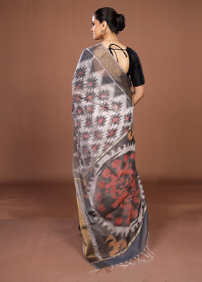 Grey Pure Cotton Saree With Blouse Piece