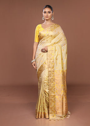 Cream Assam Silk Saree With Blouse Piece