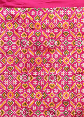 White Handloom Ikkat Pure Silk Saree With Blouse Piece