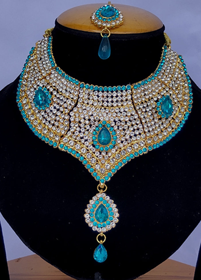 Multicolor Alloy Jewellery Set (1 Necklace, 1 Pair Earrings, 1 Mang Tikka)