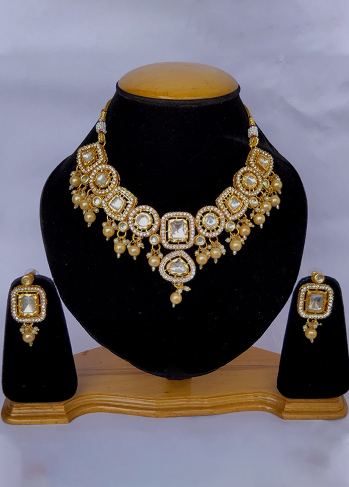 Multicolor Alloy Jewellery Set (1 Necklace, 1 Pair Earrings, 1 Mang Tikka)