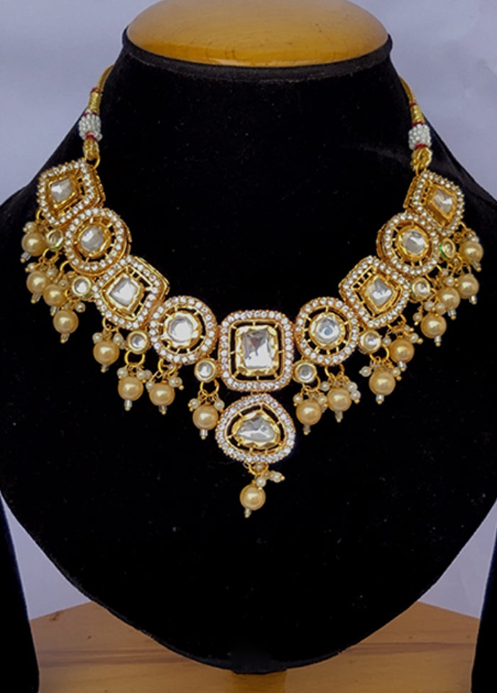 Multicolor Alloy Jewellery Set (1 Necklace, 1 Pair Earrings, 1 Mang Tikka)