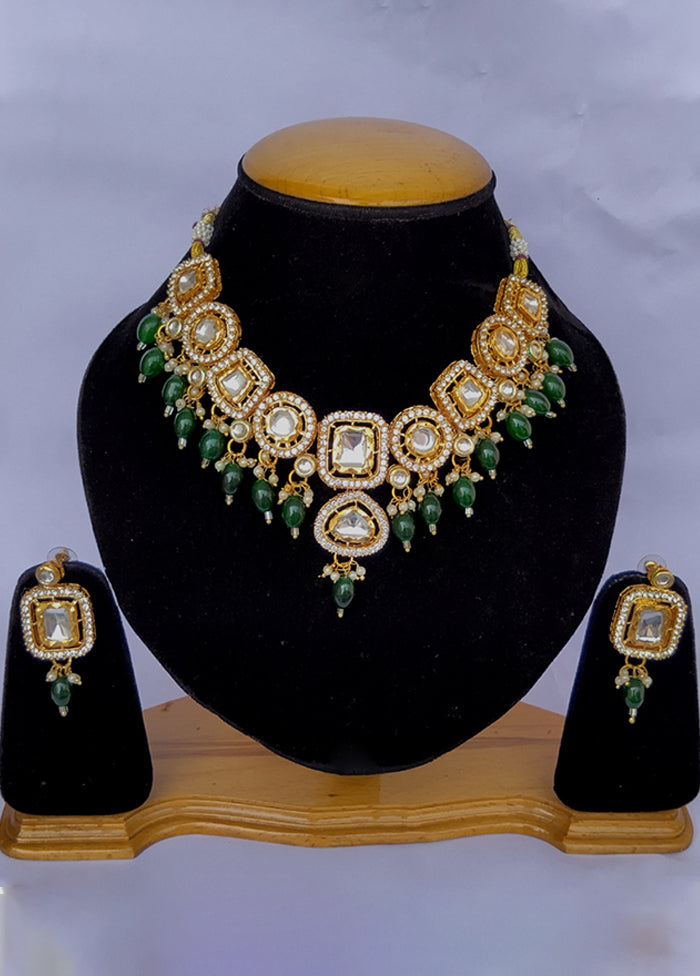 Multicolor Alloy Jewellery Set (1 Necklace, 1 Pair Earrings, 1 Mang Tikka)
