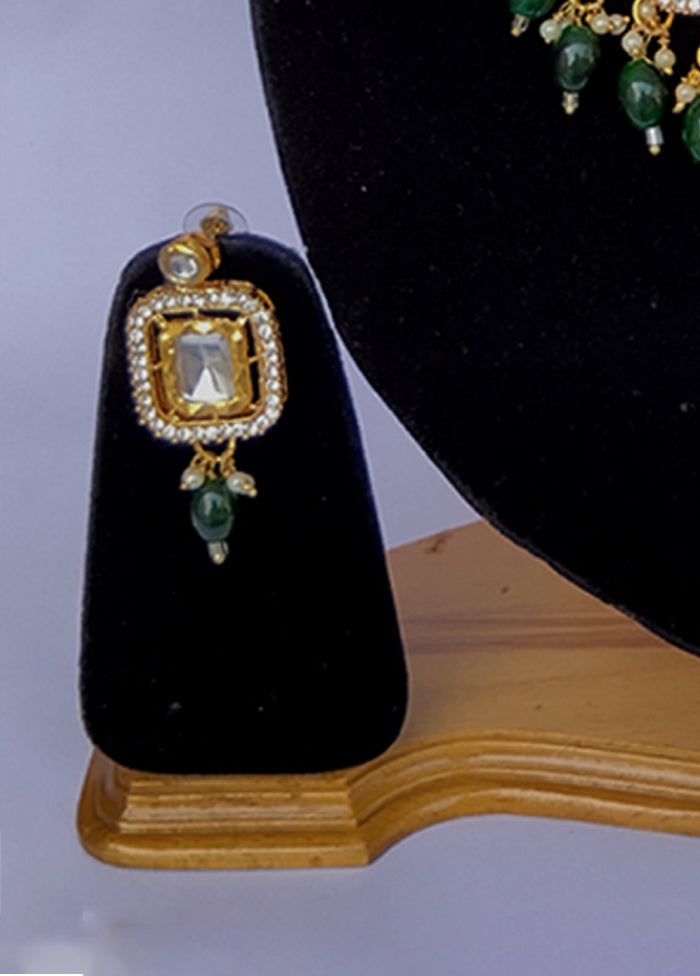 Multicolor Alloy Jewellery Set (1 Necklace, 1 Pair Earrings, 1 Mang Tikka)