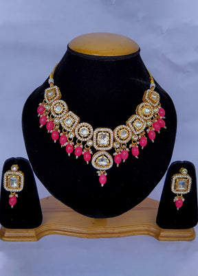 Multicolor Alloy Jewellery Set (1 Necklace, 1 Pair Earrings, 1 Mang Tikka)