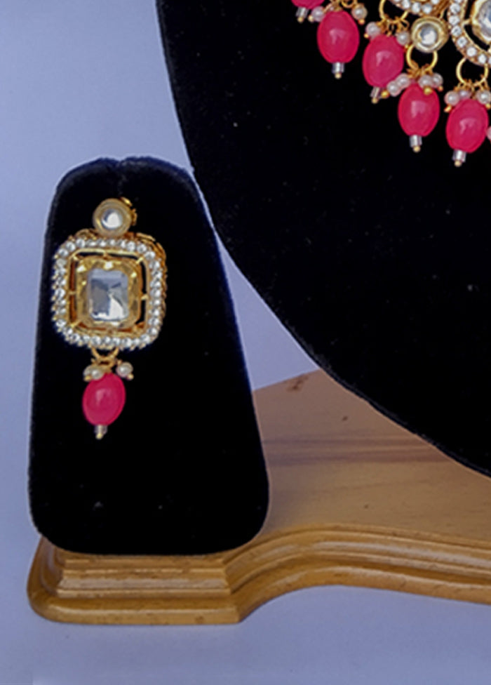 Multicolor Alloy Jewellery Set (1 Necklace, 1 Pair Earrings, 1 Mang Tikka)