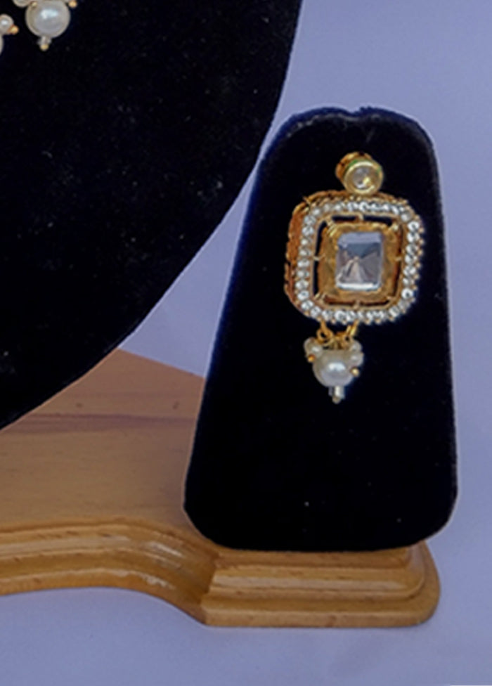 Multicolor Alloy Jewellery Set (1 Necklace, 1 Pair Earrings, 1 Mang Tikka)