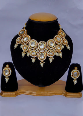 Multicolor Alloy Jewellery Set (1 Necklace, 1 Pair Earrings, 1 Mang Tikka)