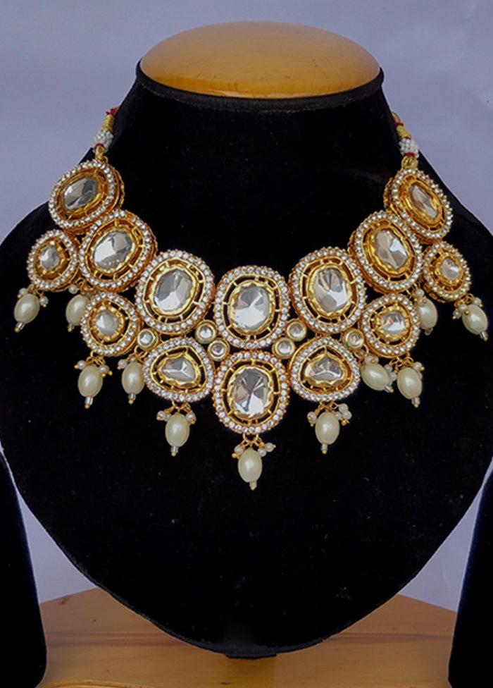 Multicolor Alloy Jewellery Set (1 Necklace, 1 Pair Earrings, 1 Mang Tikka)