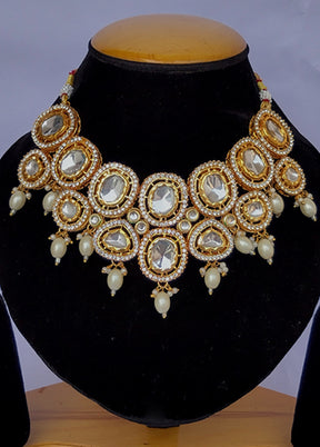 Multicolor Alloy Jewellery Set (1 Necklace, 1 Pair Earrings, 1 Mang Tikka)