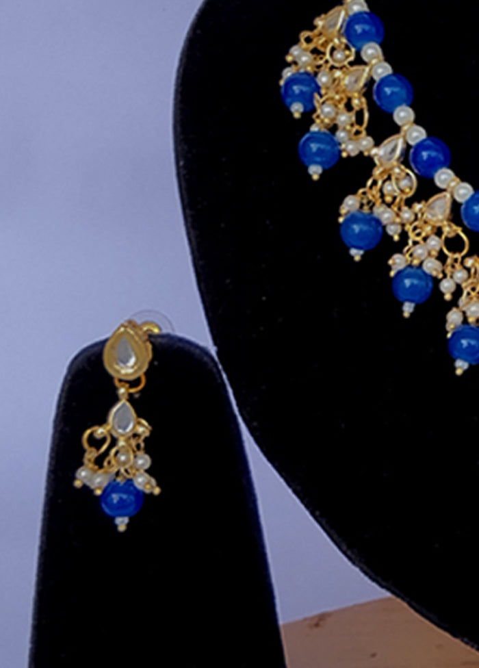 Multicolor Alloy Jewellery Set (1 Necklace, 1 Pair Earrings, 1 Mang Tikka)