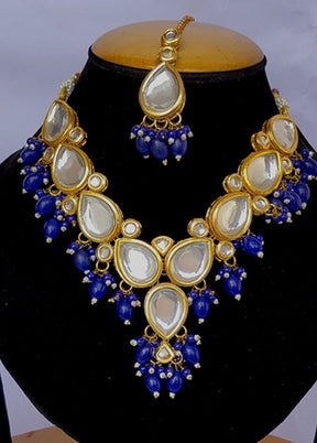 Multicolor Alloy Jewellery Set (1 Necklace, 1 Pair Earrings, 1 Mang Tikka)