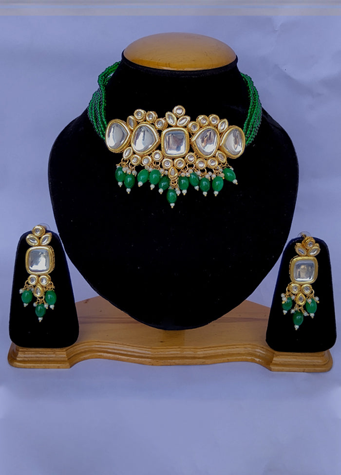 Multicolor Alloy Jewellery Set (1 Necklace, 1 Pair Earrings, 1 Mang Tikka)