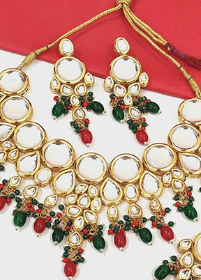 Multicolor Alloy Jewellery Set (1 Necklace, 1 Pair Earrings, 1 Mang Tikka)