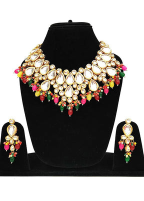 Multicolor Alloy Jewellery Set (1 Necklace, 1 Pair Earrings, 1 Mang Tikka)