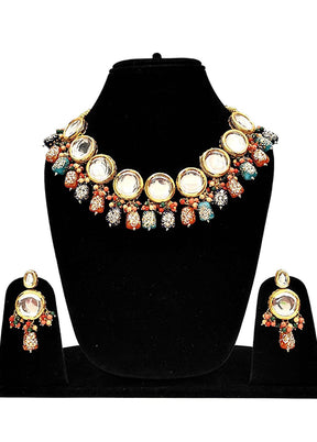 Multicolor Alloy Jewellery Set (1 Necklace, 1 Pair Earrings, 1 Mang Tikka)
