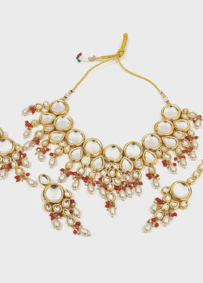 Multicolor Alloy Jewellery Set (1 Necklace, 1 Pair Earrings, 1 Mang Tikka)