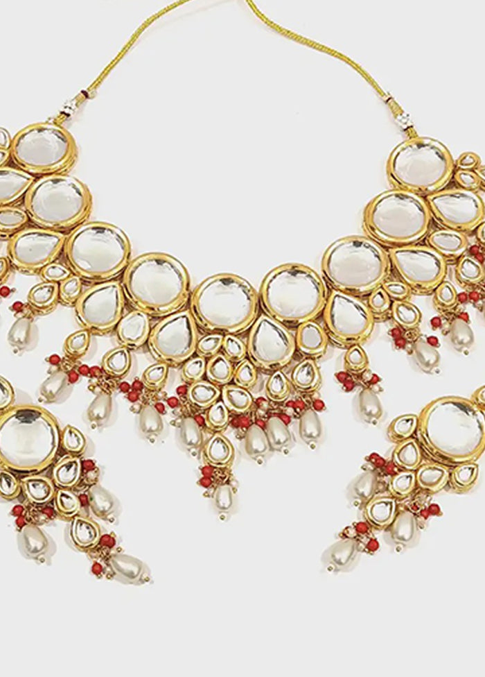 Multicolor Alloy Jewellery Set (1 Necklace, 1 Pair Earrings, 1 Mang Tikka)