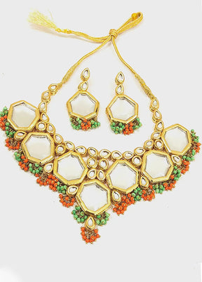 Multicolor Alloy Jewellery Set (1 Necklace, 1 Pair Earrings, 1 Mang Tikka)