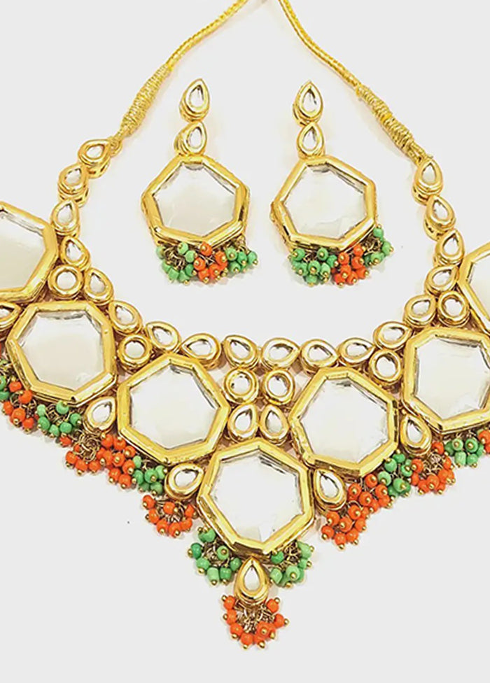 Multicolor Alloy Jewellery Set (1 Necklace, 1 Pair Earrings, 1 Mang Tikka)