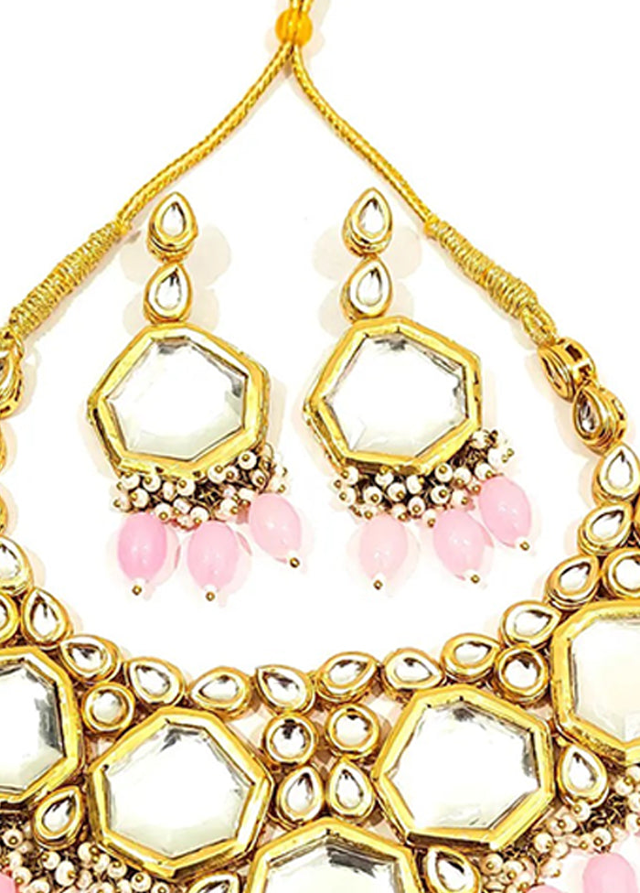 Multicolor Alloy Jewellery Set (1 Necklace, 1 Pair Earrings, 1 Mang Tikka)