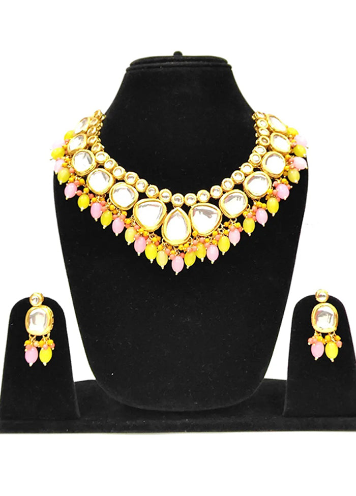Multicolor Alloy Jewellery Set (1 Necklace, 1 Pair Earrings, 1 Mang Tikka)