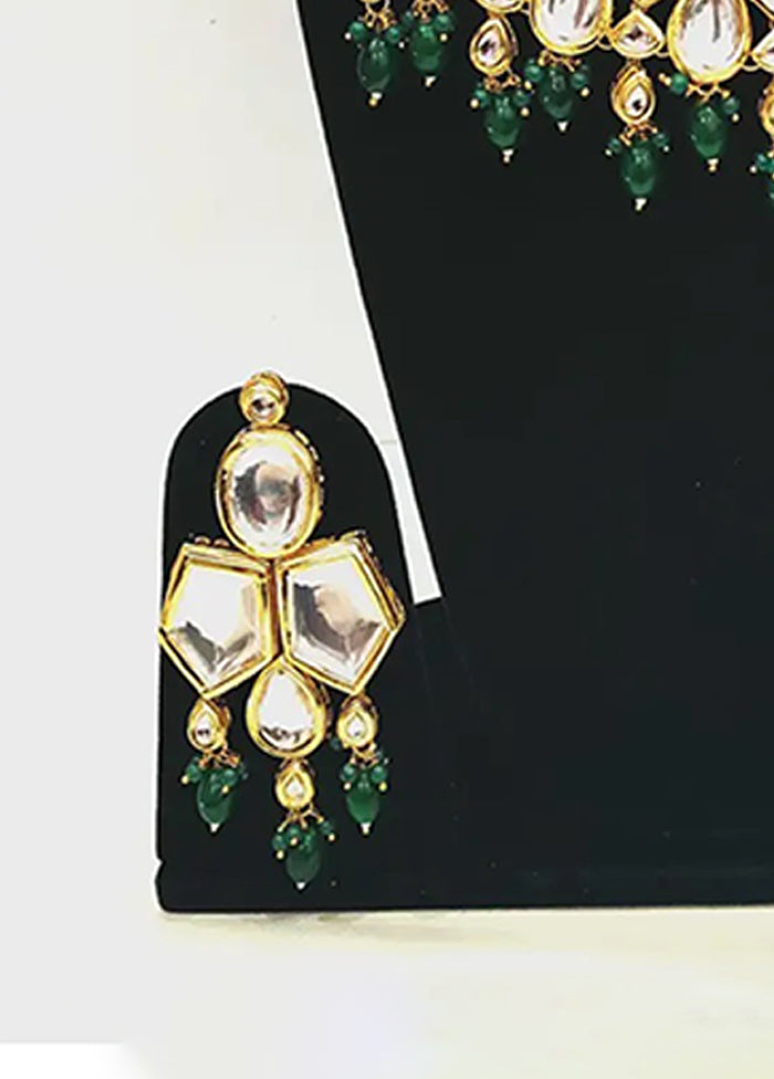 Multicolor Alloy Jewellery Set (1 Necklace, 1 Pair Earrings, 1 Mang Tikka)